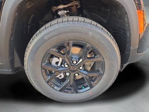 New 2025 Jeep Grand Cherokee Altitude RWD image 33