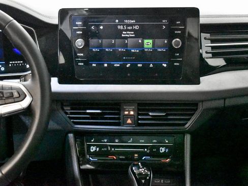 Used 2025 Volkswagen Jetta SE image 14