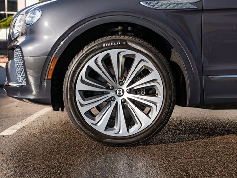 Used 2025 Bentley Bentayga AWD/4WD image 6
