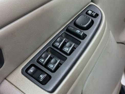 Used 2005 Chevrolet Tahoe LS image 17