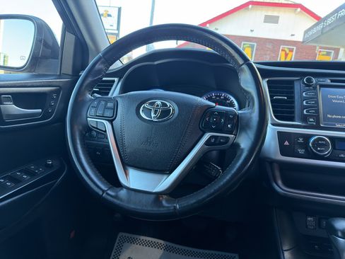 Used 2018 Toyota Highlander Limited image 25