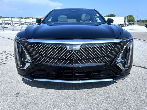 Certified 2024 Cadillac Lyriq Luxury AWD/4WD image 9