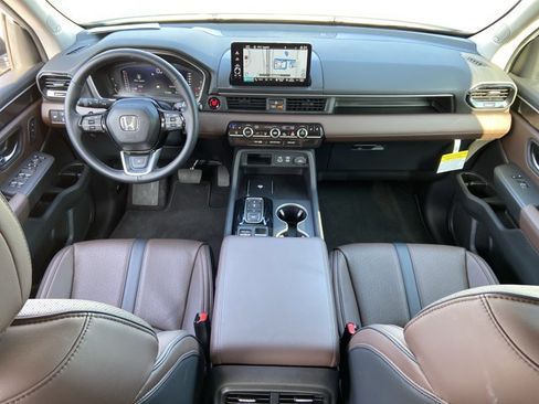 Used 2025 Honda Pilot Elite image 56