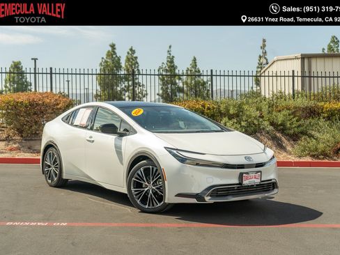 Used 2024 Toyota Prius XLE FWD image 1