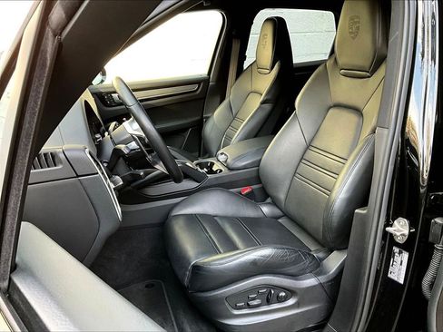 Certified 2023 Porsche Cayenne S Platinum image 5