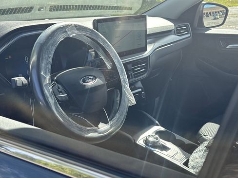 New 2025 Ford Escape SE image 15
