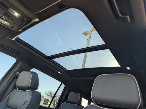 Used 2022 GMC Yukon XL SLT w/ SLT Luxury Package image 26