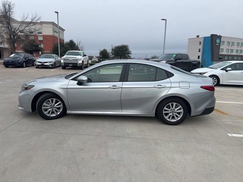 Used 2025 Toyota Camry LE image 6