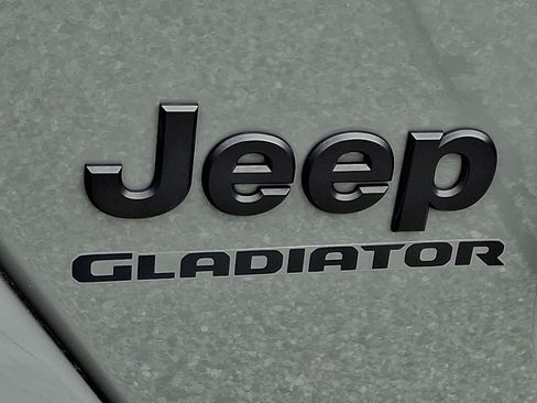 Used 2022 Jeep Gladiator Overland AWD/4WD image 32