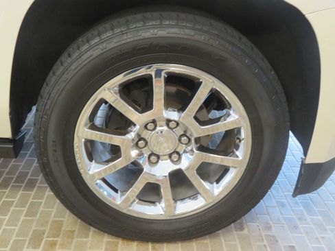 Used 2015 GMC Yukon XL Denali w/ Touring Package AWD/4WD image 9