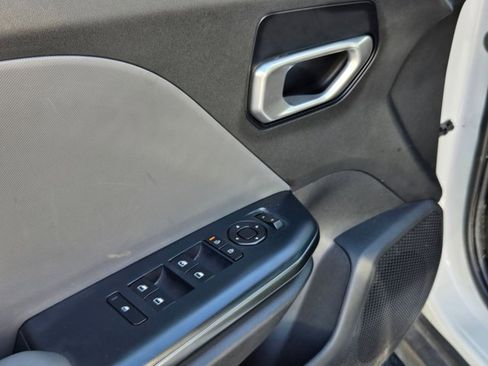 Used 2025 Kia K4 LXS image 14