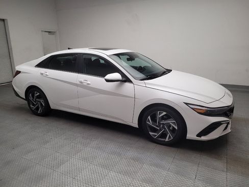 Used 2025 Hyundai Elantra SEL FWD image 11