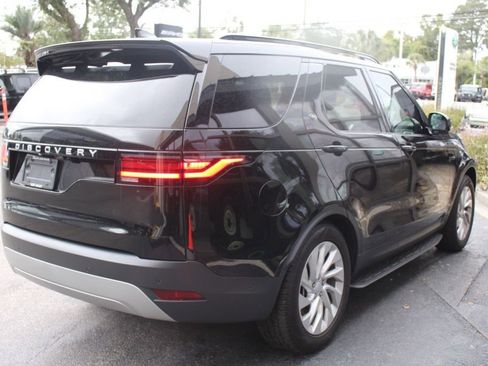 Certified 2025 Land Rover Discovery S image 6