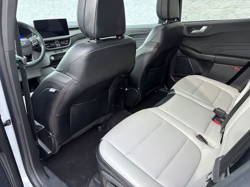 Used 2025 Ford Escape Platinum image 33