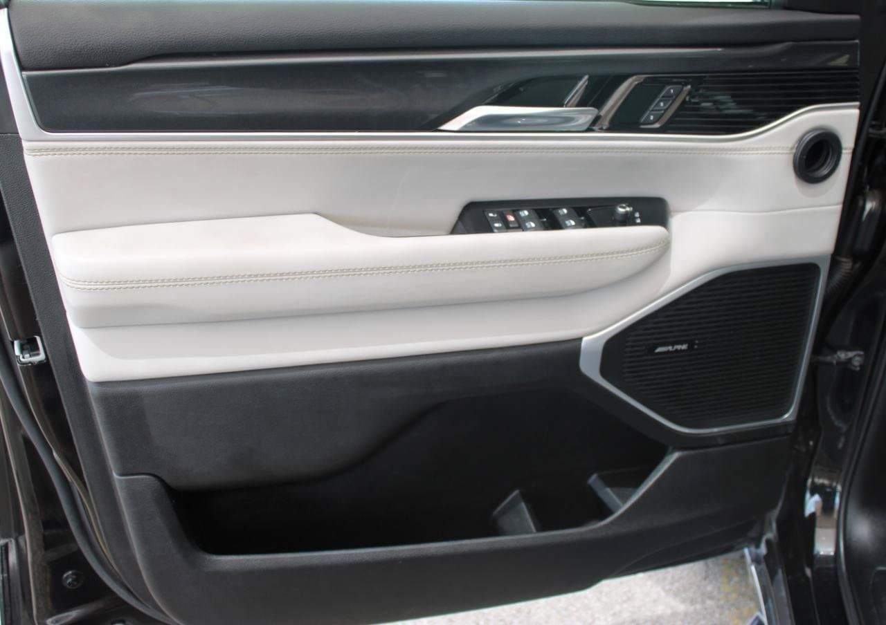 Used 2022 Jeep Wagoneer Series I AWD/4WD image 9