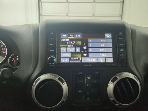 Used 2016 Jeep Wrangler Unlimited Rubicon AWD/4WD image 26