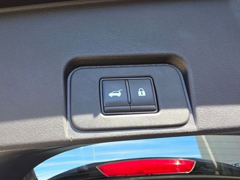 Used 2024 Nissan Rogue SV image 33