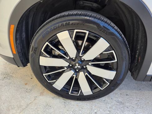 Used 2025 Mitsubishi Outlander SE FWD image 19