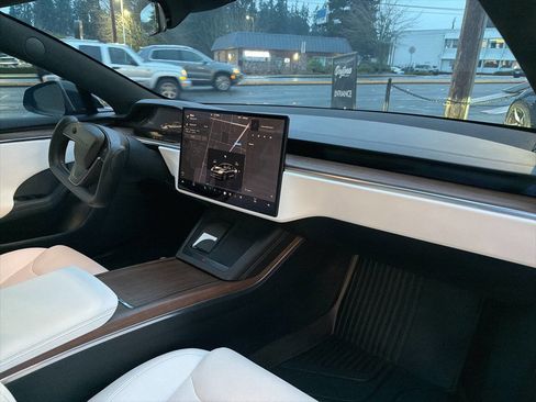 Used 2022 Tesla Model S image 21