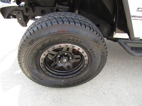 Used 2014 Jeep Wrangler Unlimited Sport w/ Quick Order Package 23S AWD/4WD image 17