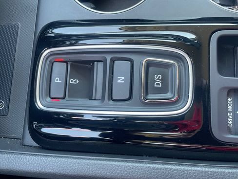 Used 2025 Honda Pilot EX-L image 18