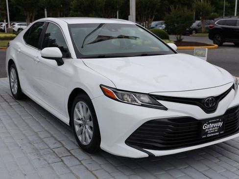 Used 2018 Toyota Camry LE FWD image 7