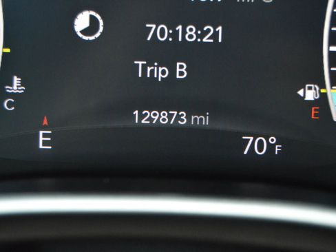 Used 2018 Chrysler Pacifica Touring-L w/ Advanced Safetytec Group image 25