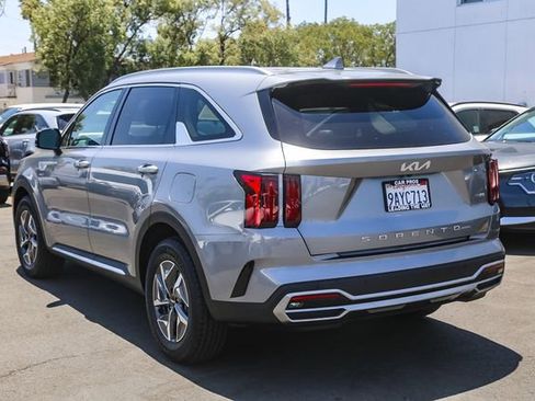 Used 2022 Kia Sorento S FWD image 8