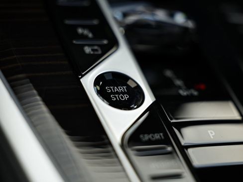 Used 2025 BMW X5 xDrive50e w/ Executive Package image 40