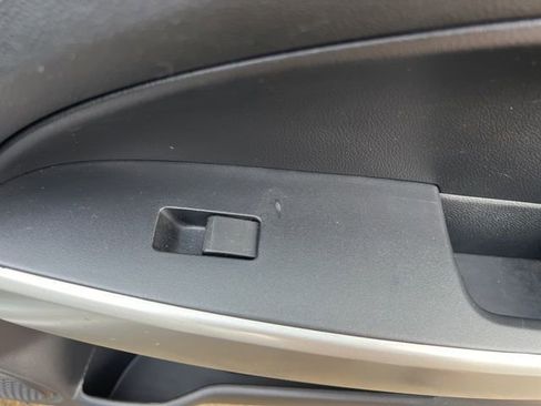 Used 2014 MAZDA MAZDA2 Sport image 38