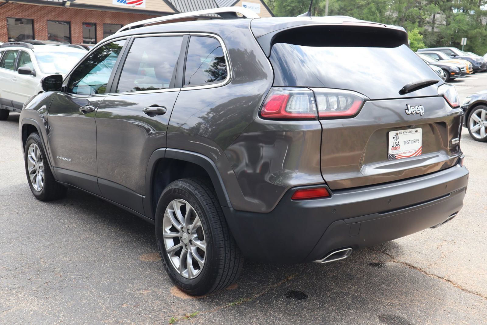 Used 2021 Jeep Cherokee Latitude Lux w/ Sun & Sound Group FWD image 4