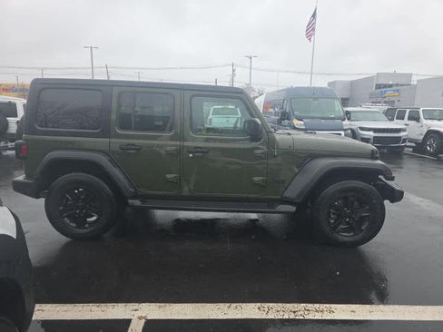 Used 2022 Jeep Wrangler Unlimited Sport image 4