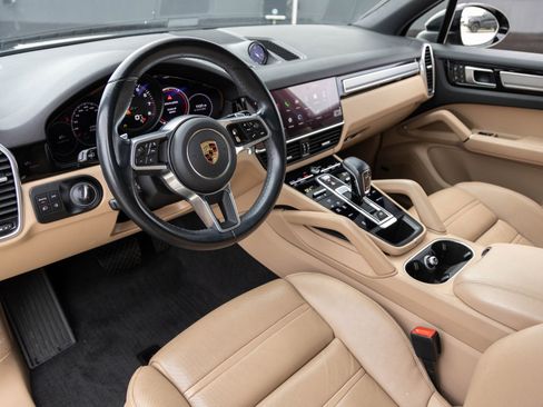 Certified 2022 Porsche Cayenne Platinum Edition image 4