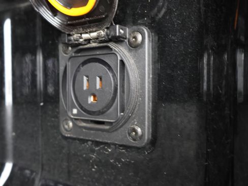 Used 2024 GMC Canyon Elevation w/ Elevation Premium Package AWD/4WD image 32