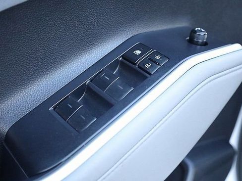 Used 2023 Toyota Highlander L image 39