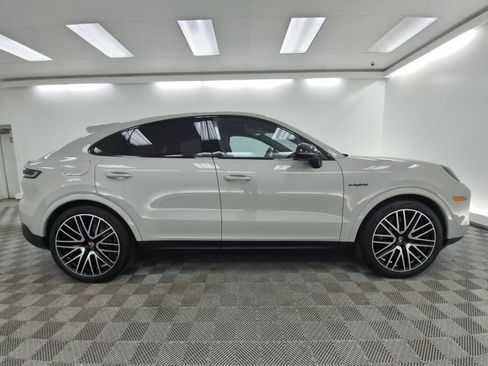 Used 2026 Porsche Cayenne E-Hybrid Coupe AWD/4WD image 8