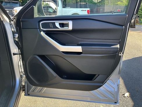 Used 2023 Ford Explorer XLT w/ Equipment Group 202A AWD/4WD image 19