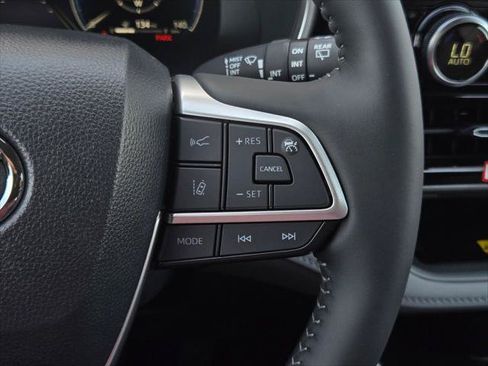 Certified 2026 Toyota Highlander Limited AWD/4WD image 22