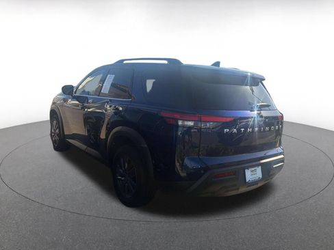 Used 2025 Nissan Pathfinder SV FWD image 3