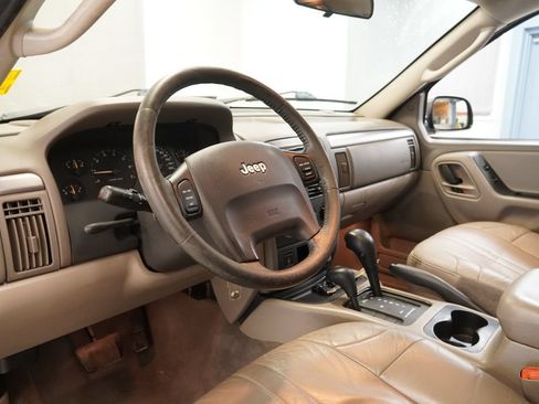 Used 2004 Jeep Grand Cherokee Laredo w/ Cold Weather Group AWD/4WD image 6