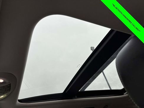 Used 2023 Chrysler Pacifica Limited FWD image 8