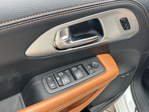 New 2026 Chrysler Pacifica Pinnacle FWD image 18