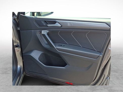 Used 2024 Volkswagen Tiguan SE R-Line image 10