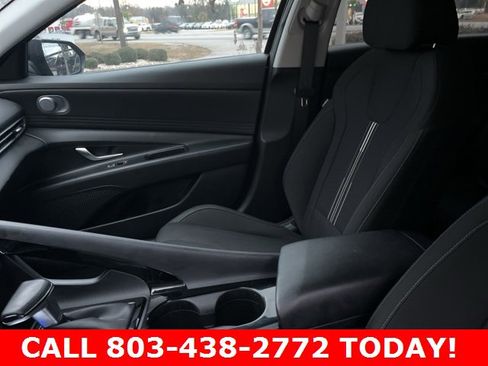Used 2021 Hyundai Elantra SEL w/ Convenience Package image 10