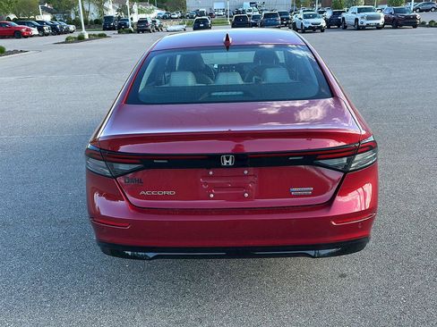 Used 2023 Honda Accord Touring image 3