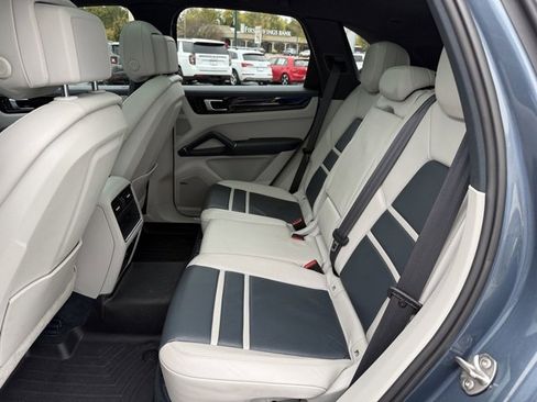 Used 2019 Porsche Cayenne S image 17