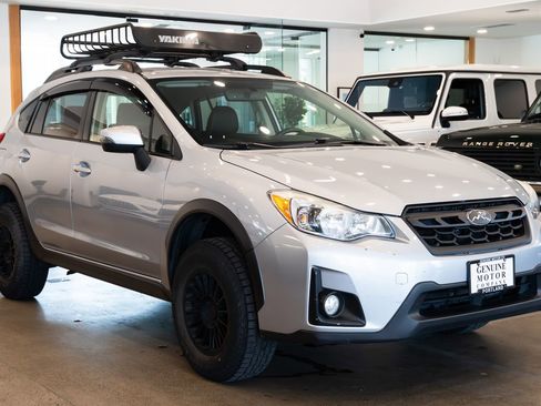 Used 2017 Subaru Crosstrek 2.0i Limited w/ Popular Package #2 AWD/4WD image 3