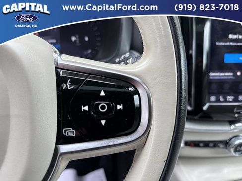 Used 2024 Volvo XC60 B5 Plus AWD/4WD image 24