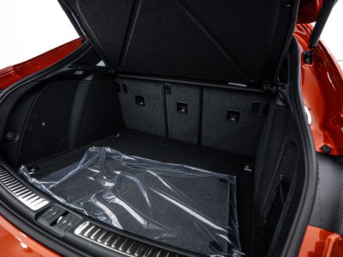 Certified 2025 Porsche Macan Turbo image 23