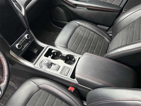 Used 2022 Ford Edge ST-Line image 22